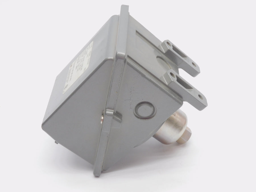 UNITED ELECTRIC H400-146 480VAC 15A 0-30PSI NSNP