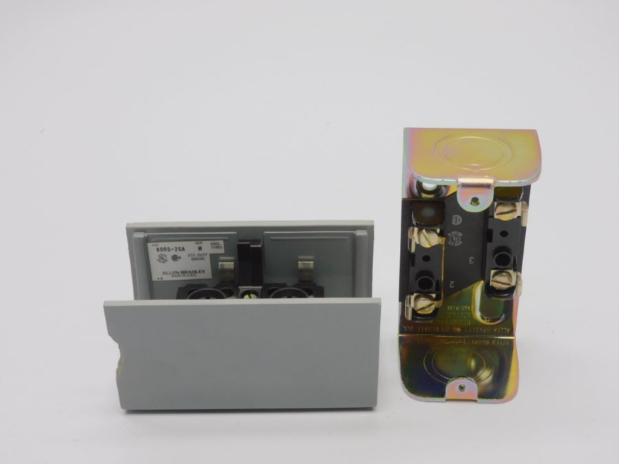 ALLEN BRADLEY 800S-2SA SER. M 600VAC (AS PICTURED) (GY/BL) NSMP