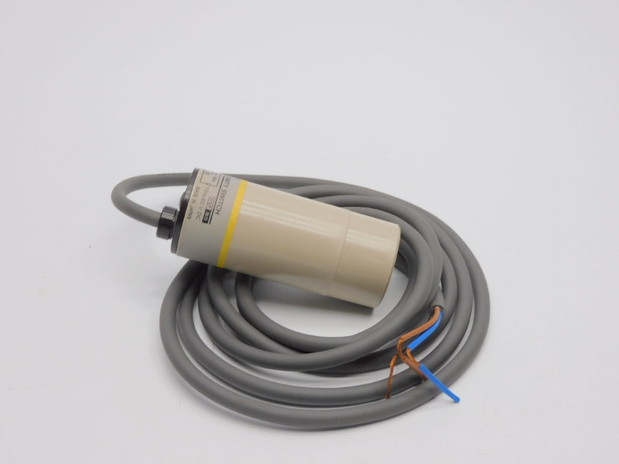 OMRON E2K-C25MF1 10-40VDC NSNP