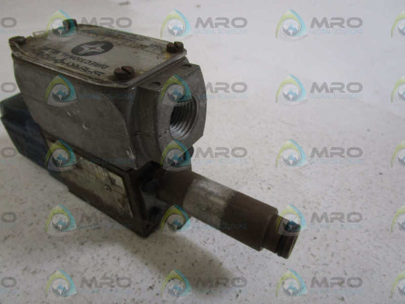 VICKERS DIRECTIONAL VALVE DG4V32CWB10C AS IS
