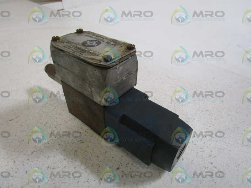 VICKERS DIRECTIONAL VALVE DG4V32CWB10C AS IS