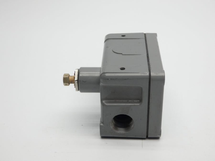 MICRO SWITCH OPD-AR20 250V 10A (GREY) (AS IS) UNMP