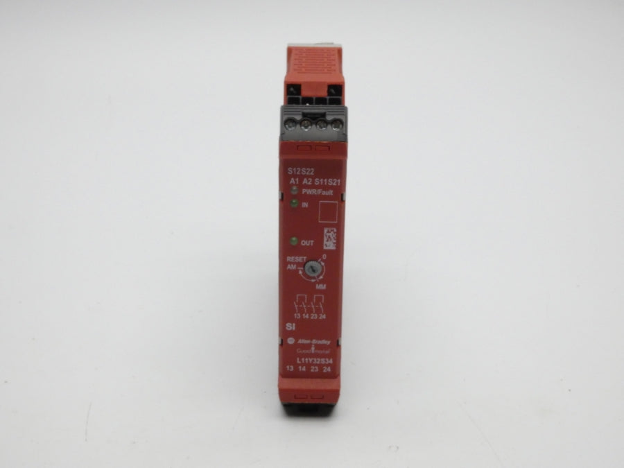ALLEN BRADLEY 440R-S12R2 SER. A F/W 3.01 24VDC 2A (WH) (AS IS) NSMP