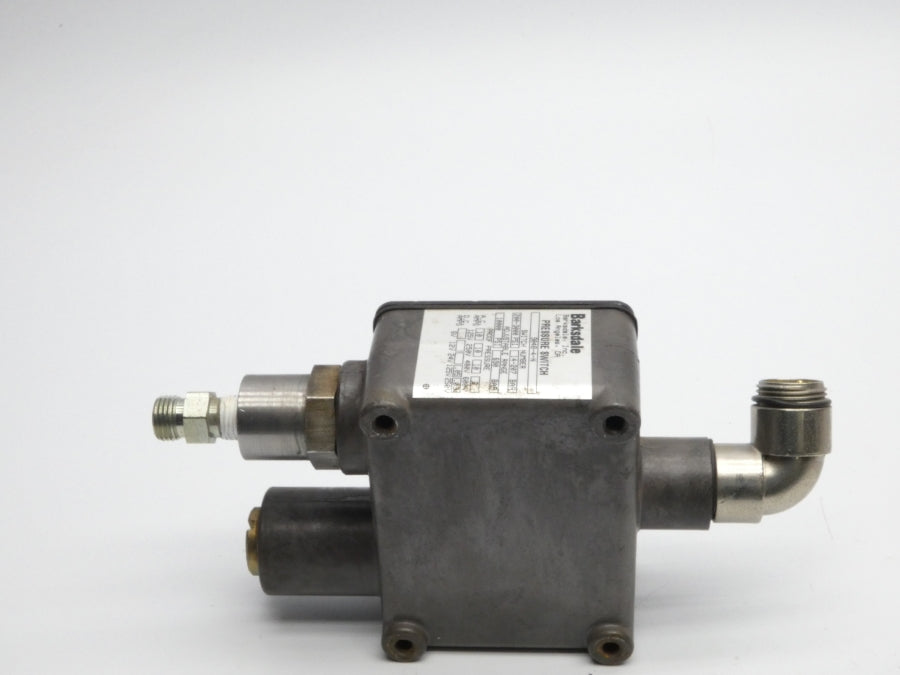 BARKSDALE 9048-4-N 480V 10A 200-3000PSI NSNP