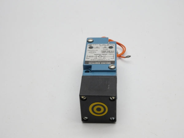 MICRO SWITCH LYT02C-2S 120VAC 2.7A UNMP