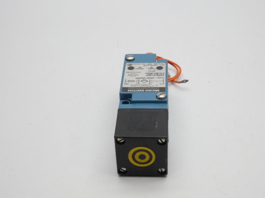 MICRO SWITCH LYT02C-2S 120VAC 2.7A UNMP