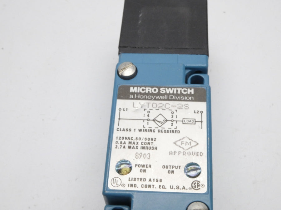 MICRO SWITCH LYT02C-2S 120VAC 2.7A UNMP