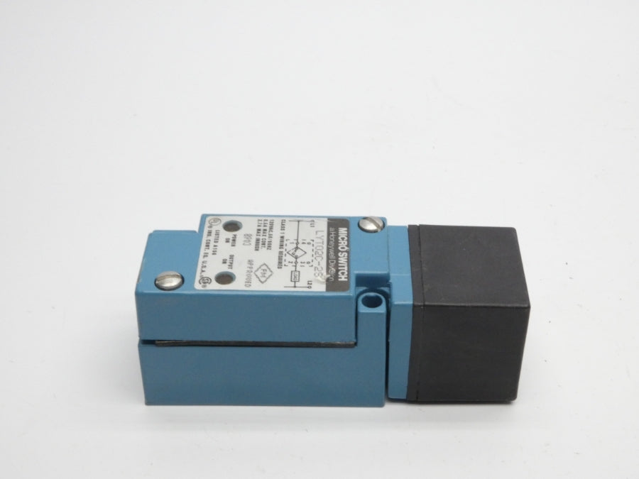 MICRO SWITCH LYT02C-2S 120VAC 2.7A NSNP