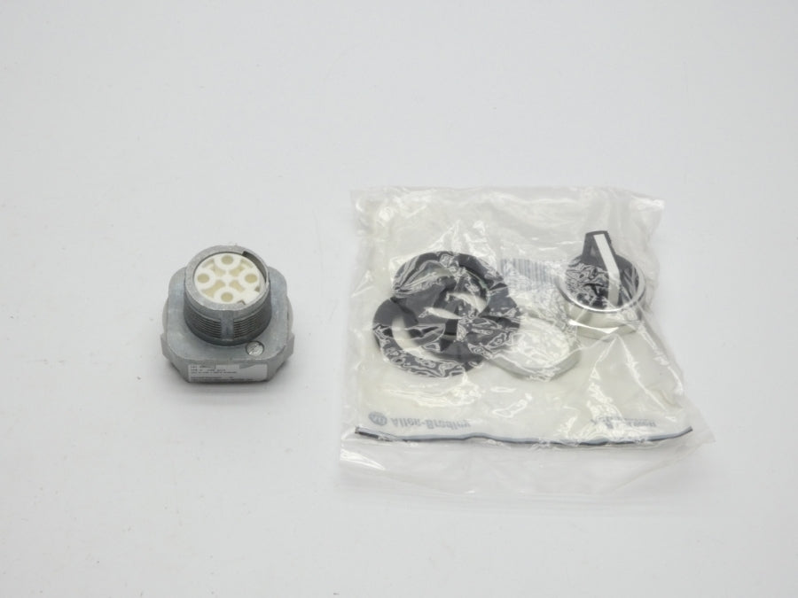 ALLEN BRADLEY 800T-J2 SER. U (WH) NSMP
