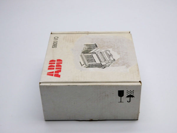 ABB 3BSE008510R1 DO810 24V NSFS