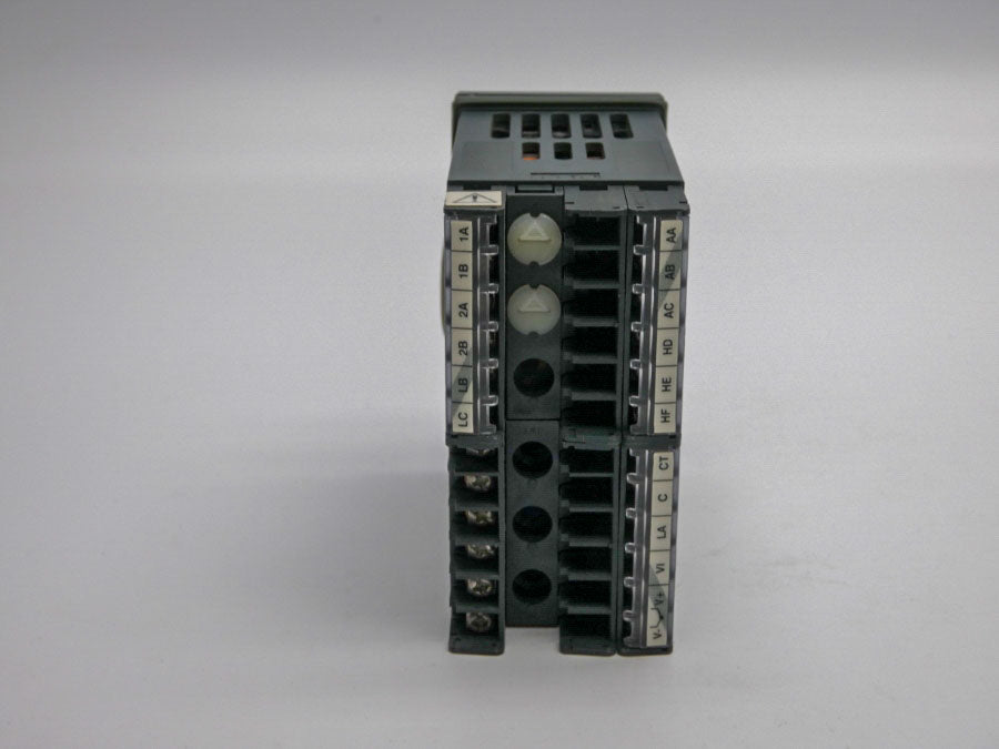 EUROTHERM 32H8/VC/VH/RRR/X/XXX/G/ENG/ENG 100/240VAC 2A UNMP