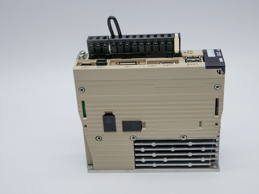 YASKAWA SGDV-R90A11B 0-230V 0.91A NSNP