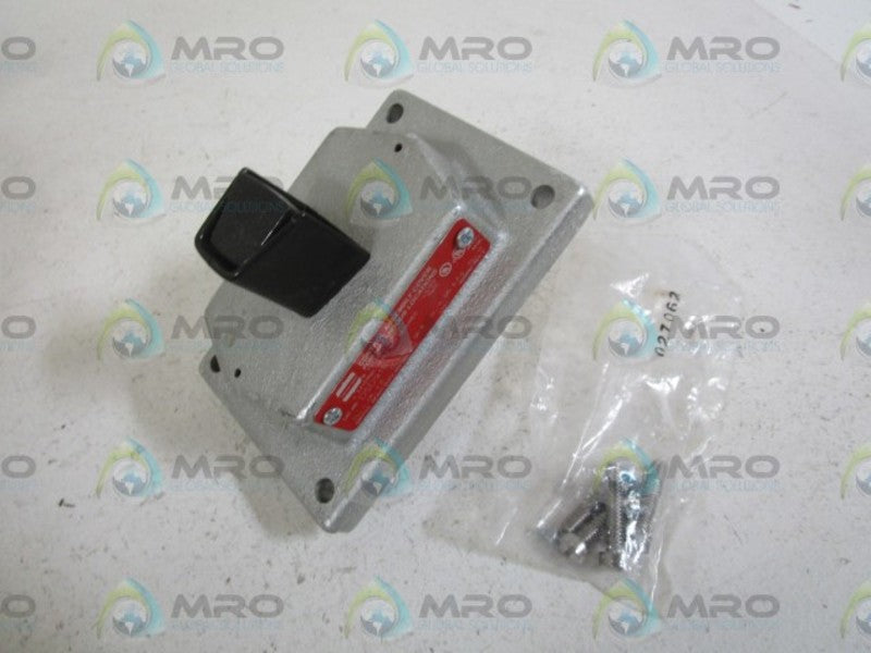 CROUSE-HINDS PUSH BUTTON CONTROL ASSEMBLY COVER DSD918  NSMP