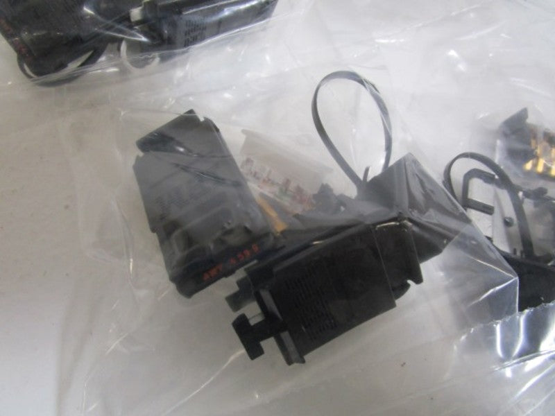 LOT OF 25 MARECHAL ELECTRIC RECEPTACLE 25L4092 NSMP