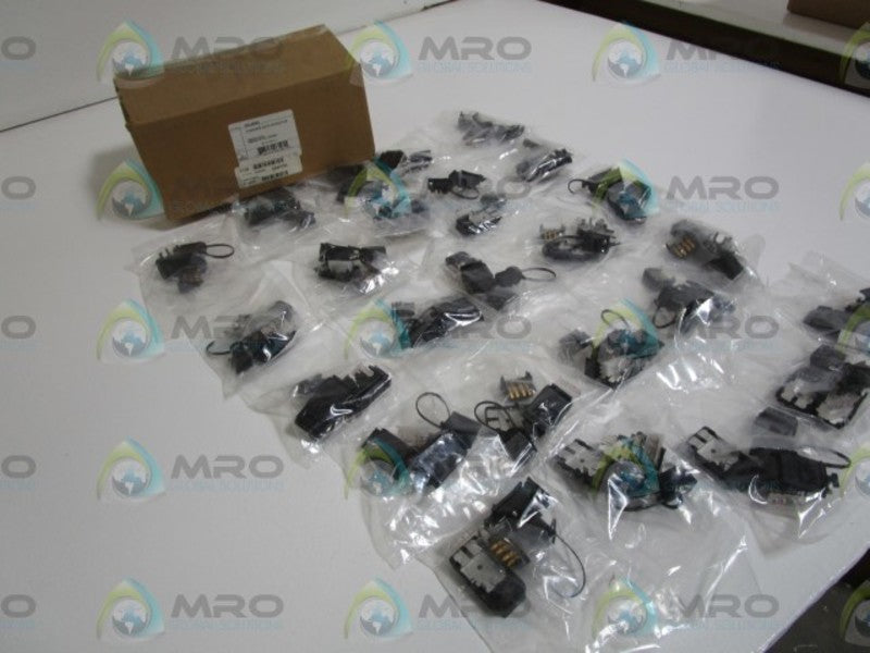 LOT OF 25 MARECHAL ELECTRIC RECEPTACLE 25L4092 NSMP