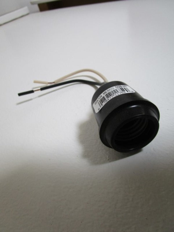 LOT OF 24 LEVITON OUTDOOR INCANDESCENT LAMPHOLDER 124-D NSMP