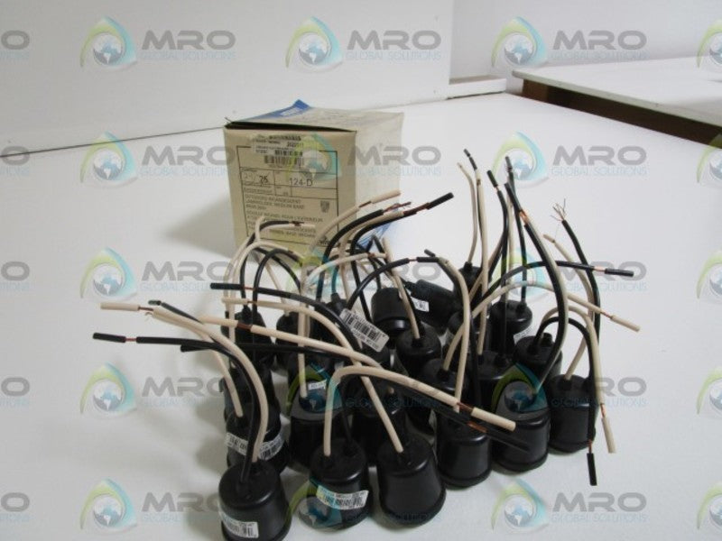 LOT OF 24 LEVITON OUTDOOR INCANDESCENT LAMPHOLDER 124-D NSMP