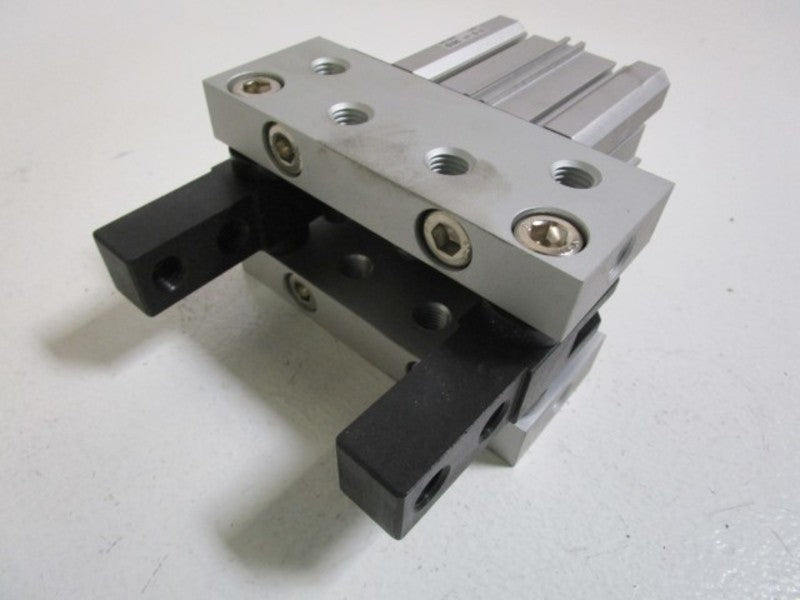 SMC CYLINDER COMPACT ACTUATOR CDQ2A63-20D W/BASE NSNP