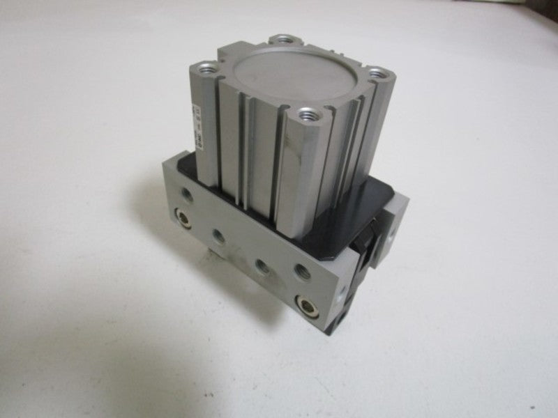 SMC CYLINDER COMPACT ACTUATOR CDQ2A63-20D W/BASE NSNP