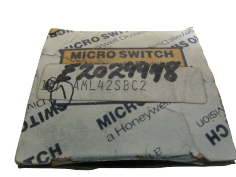 LOT OF 7 MICROSWITCH RED LIGHT INDICATOR AML42SBC2 NSMP