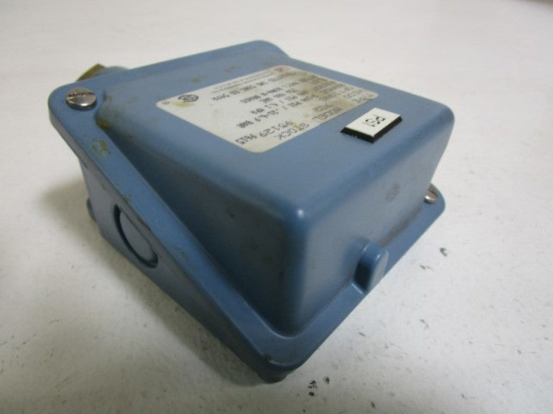 UNITED ELECTRIC H100-702 PRESSURE SWITCH 3-100 PSI UNMP