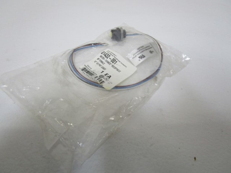 LOT OF 2 BRAD HARRISON 4P FEMALE RECEPTACLE 81432-001 NSMP