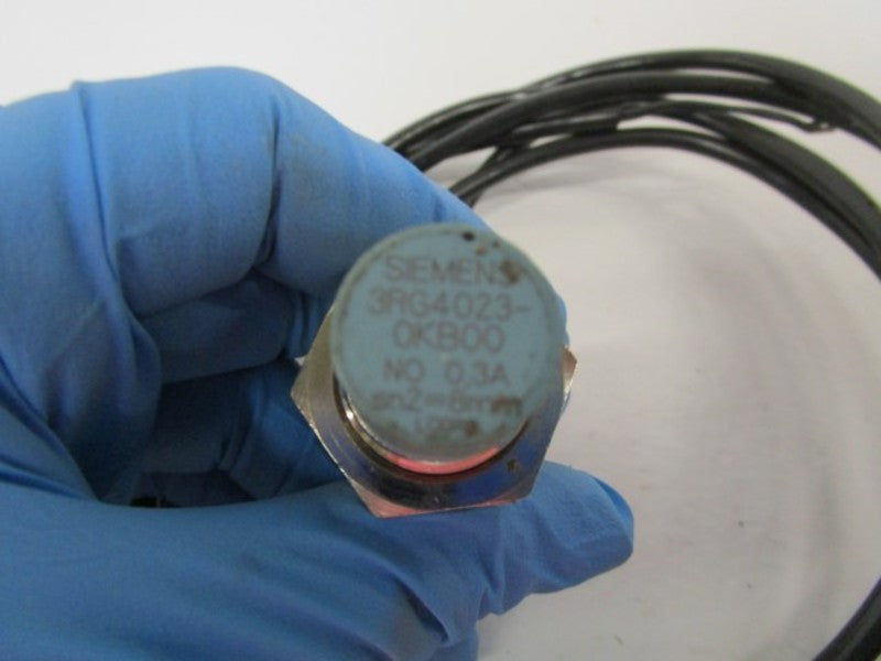 SIEMENS PROXIMITY SWITCH 3RG4023-0KB00 UNMP
