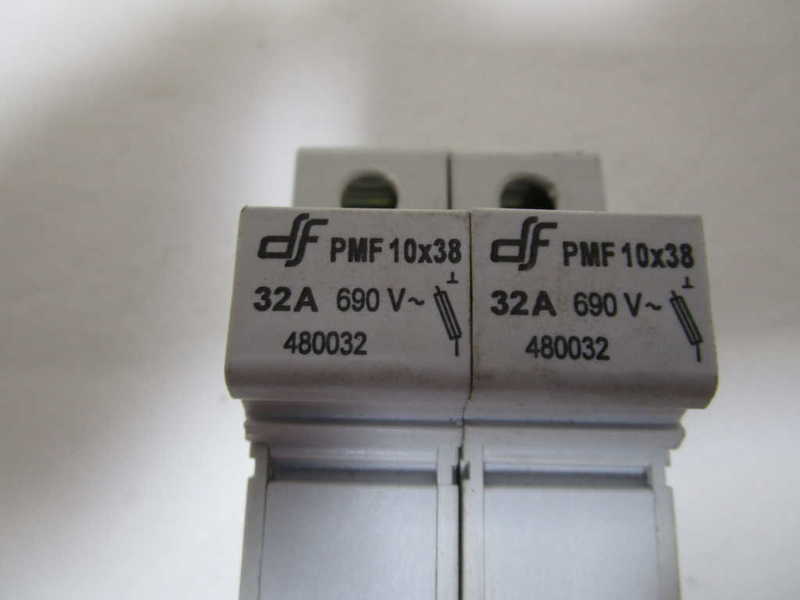 LOT OF 2 DF PMF 10x38 32A 690V FUSE HOLDER 480032 UNMP