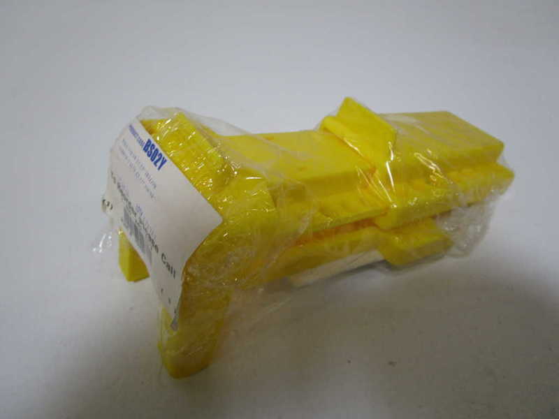 NORTH ELECTRICAL PLUG LOCK OUT (YELLOW) BS02Y NSNP