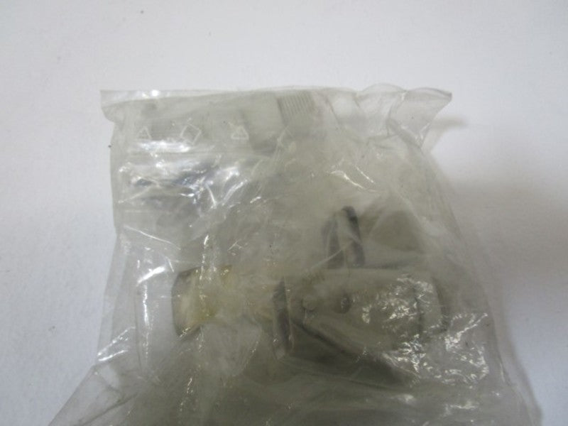 LOT OF 2 PLUG HOUSING MB29 NSNP IN BAG