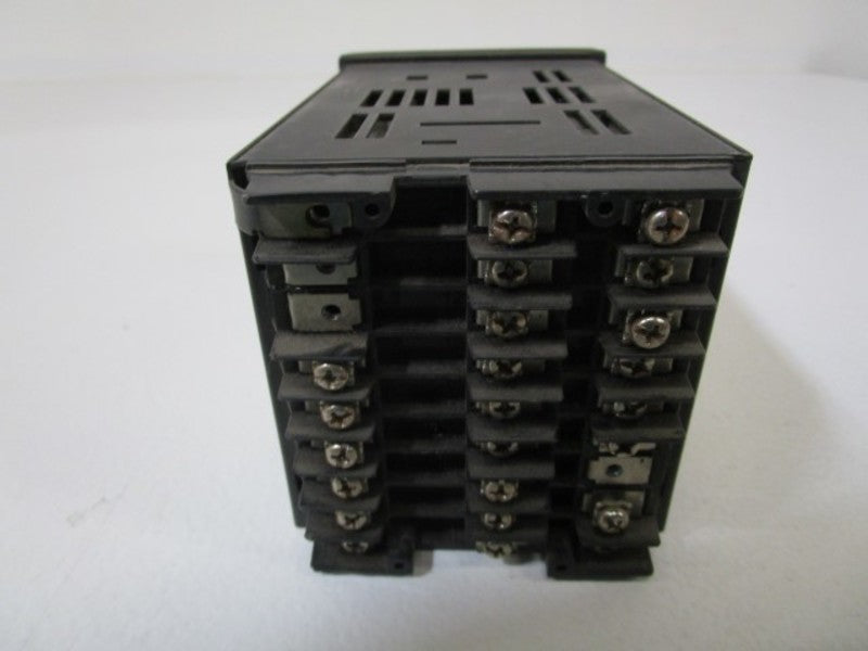 HONEYWELL TEMPERATURE CONTROLLER DC330E-KE-2C3-11-000000-00-0 UNMP