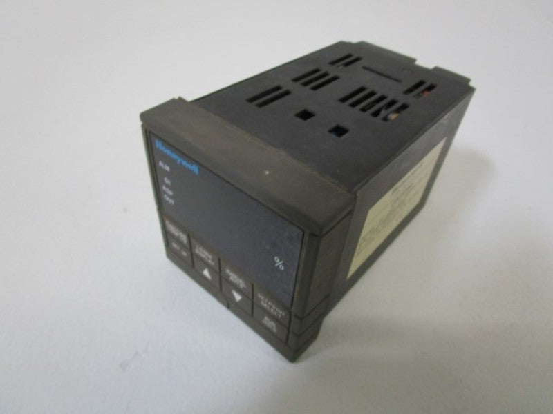 HONEYWELL TEMPERATURE CONTROLLER DC330E-KE-2C3-11-000000-00-0 UNMP