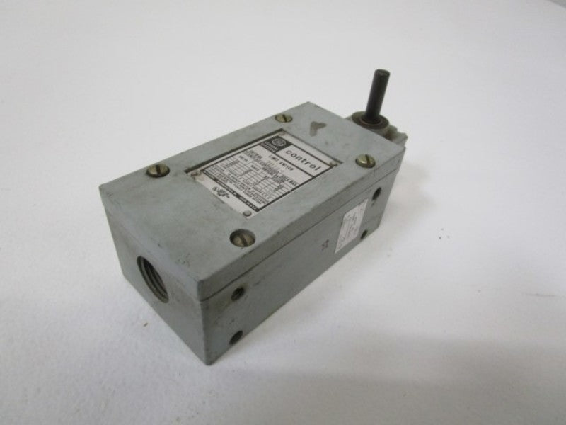 GENERAL ELECTRIC LIMIT SWITCH CR115GX10149 UNMP