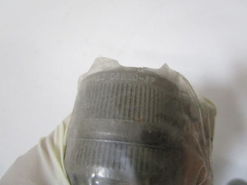 ITT CANNON PIN PLUG MS3106B20-4P NSMP