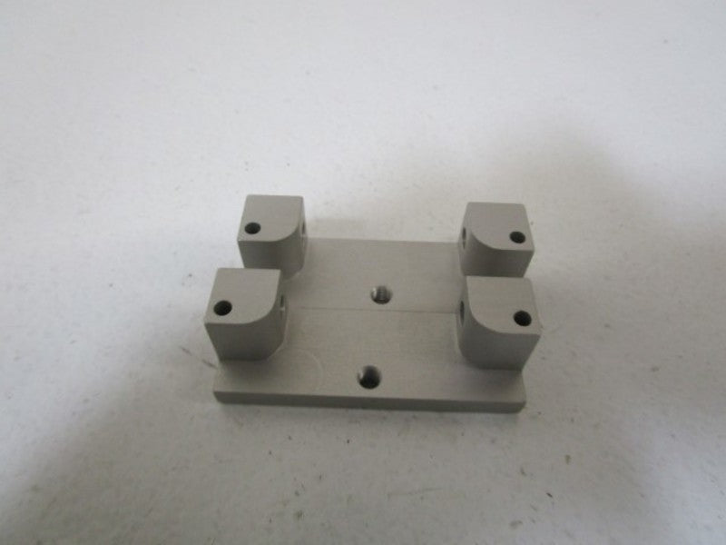 LOT OF 2 FELINS INC. STAND FOR BRG 4-5812/01 NSNP