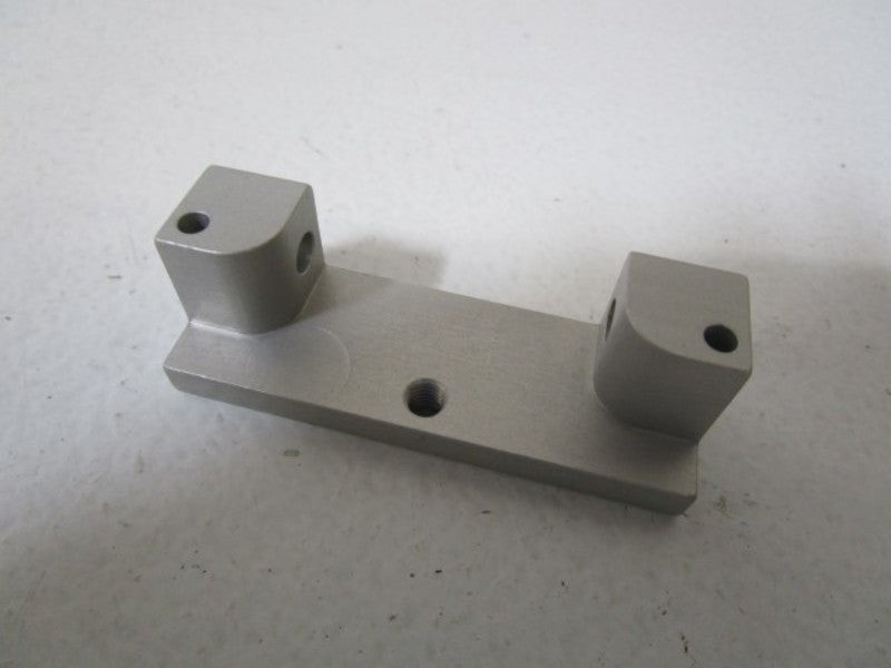 LOT OF 2 FELINS INC. STAND FOR BRG 4-5812/01 NSNP