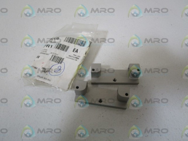 LOT OF 2 FELINS INC. STAND FOR BRG 4-5812/01 NSNP