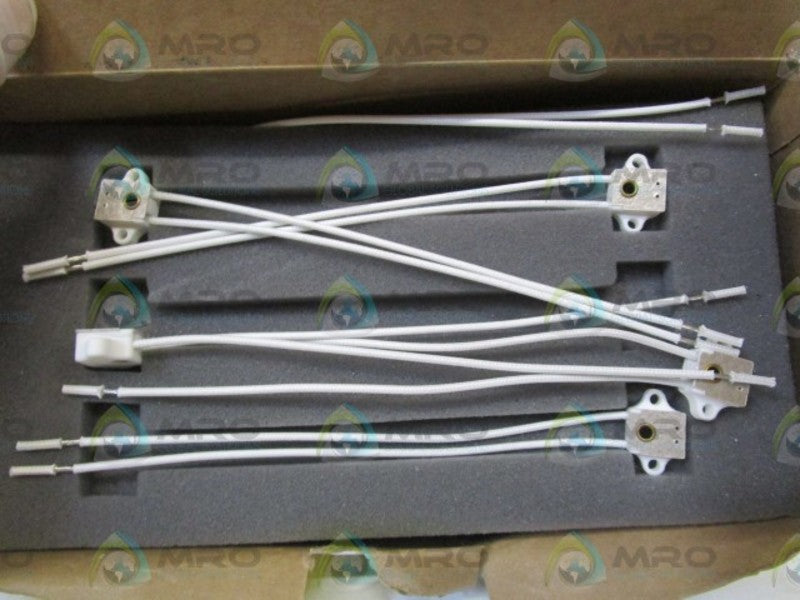 LOT OF 24 INTERNATIONAL LIGHT LAMPHOLDER H9901-180 NSMP