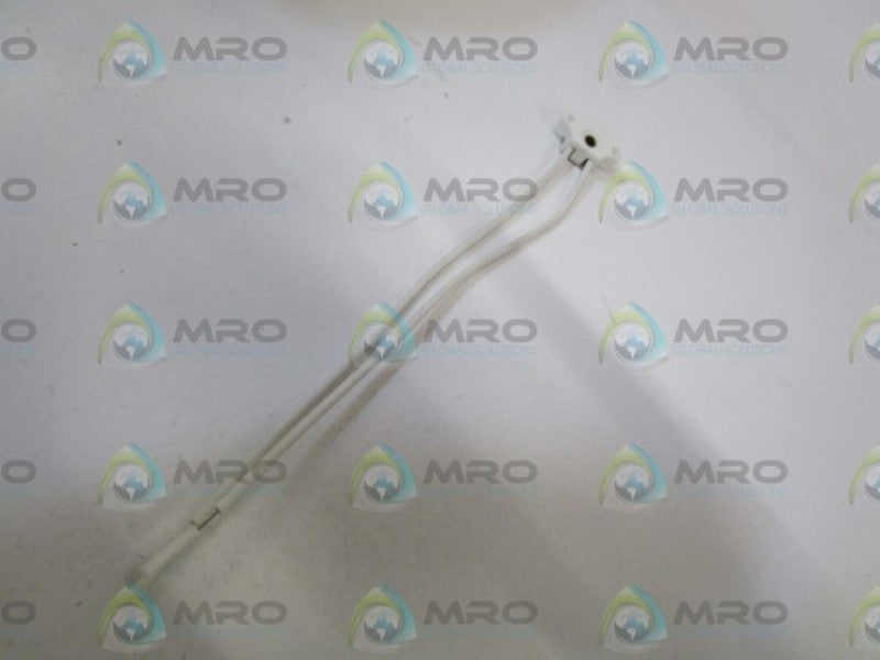 LOT OF 24 INTERNATIONAL LIGHT LAMPHOLDER H9901-180 NSMP