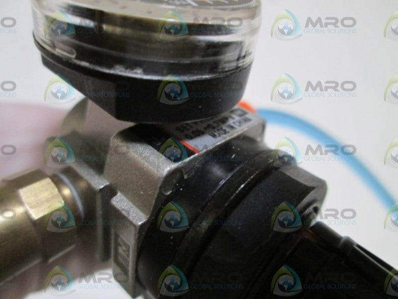 SMC REGULATOR AR10-M5B (AS PICTURED) UNMP