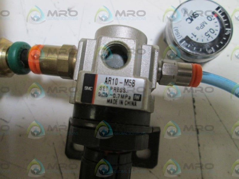 SMC REGULATOR AR10-M5B (AS PICTURED) UNMP