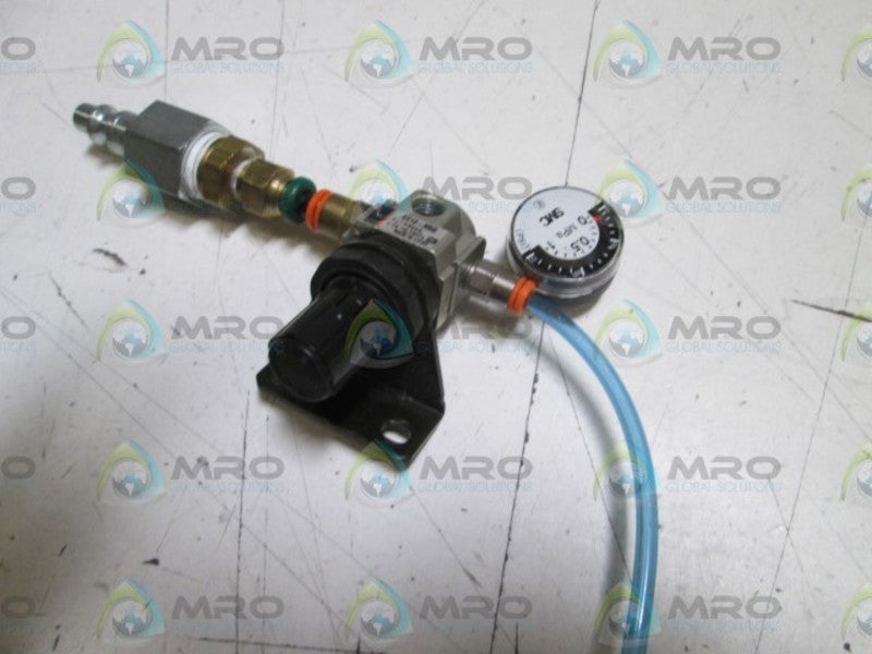 SMC REGULATOR AR10-M5B (AS PICTURED) UNMP