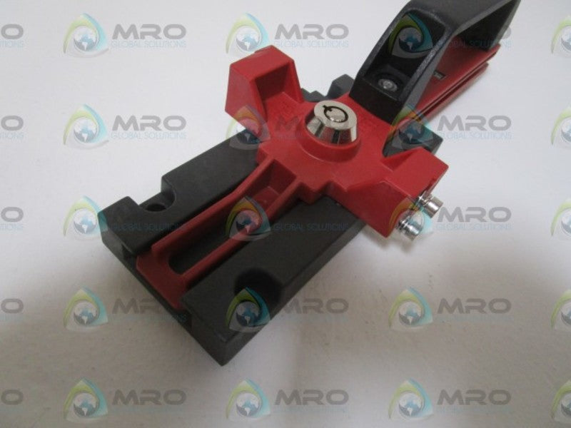 OMRON D4GL-SK10-LK SLIDE HANDLE SWITCH (NO KEY) NSNP