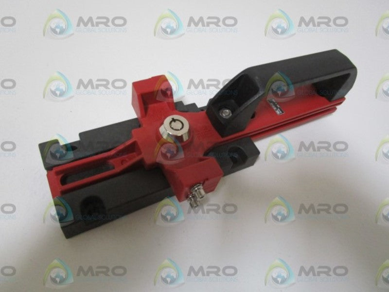 OMRON D4GL-SK10-LK SLIDE HANDLE SWITCH (NO KEY) NSNP