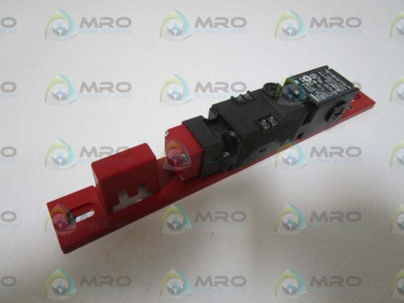 OMRON GUARD LOCK SAFETY-DOOR SWITCH D4GL-4EFG-A/D4GL-SK NSNP