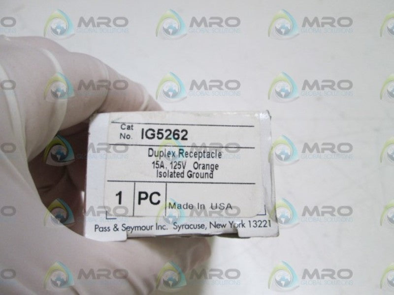 PASS & SEYMOUR DUPLEX RECEPTACLE IG5262 NSMP