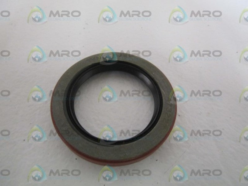 LOT OF 3 NATIONAL OIL SEAL 473227 NSMP
