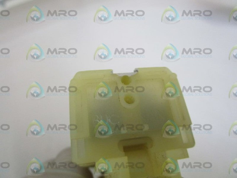 LOT OF 32 BUCHANAN TERMINAL BLOCKS SERIES 200 NSMP