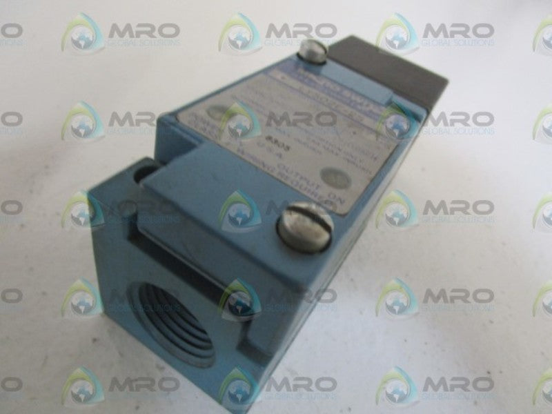 MICRO SWITCH INDUCTIVE PROXIMITY SWITCH LYS02E-2S UNMP