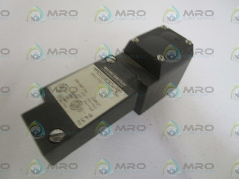 MICRO SWITCH MPES103CW-1 EMITTER SWITCH (AS PICTURED) UNMP